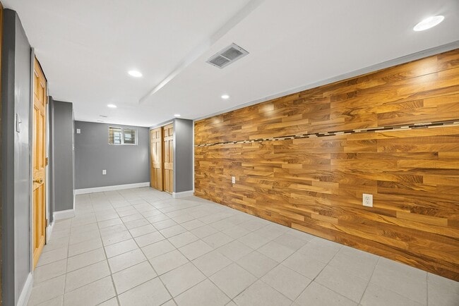 Building Photo - 6812 S Lafayette Ave