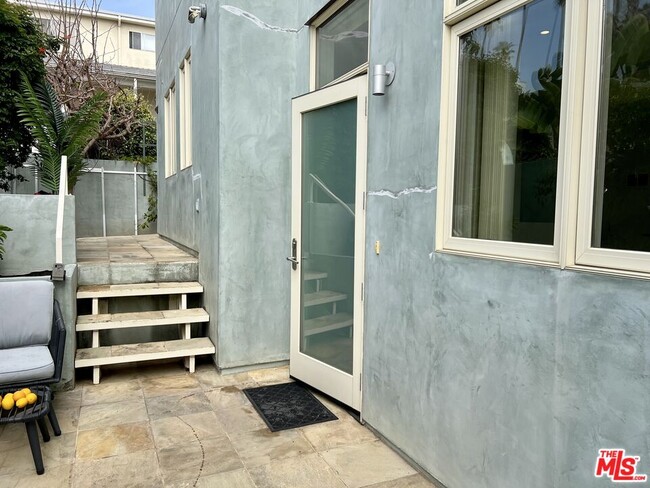 Building Photo - 403 Idaho Ave