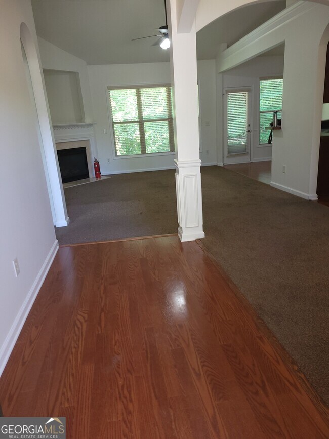 Building Photo - 175 Spinner Dr