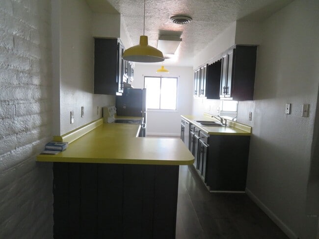 Building Photo - Clean 2 Bedroom, 2 Bath Town House for Rent