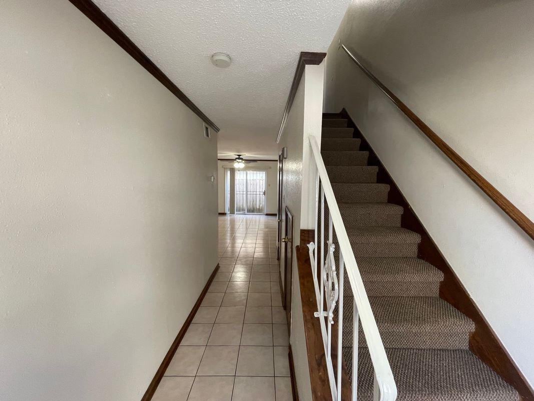 Building Photo - 1824 Hickory Ave