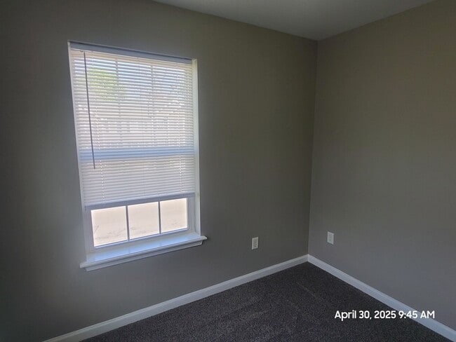 Building Photo - End Unit Town Home in Waynesboro, PA!