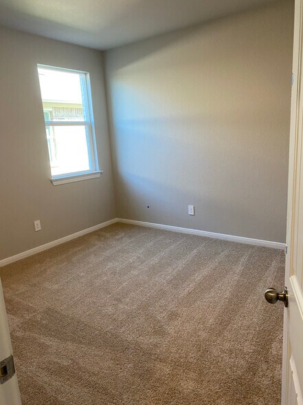 Building Photo - 232 Solitude Dr