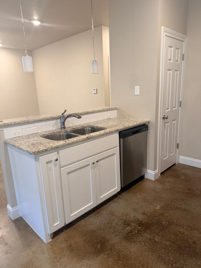 Building Photo - 3309 Belmont Dr