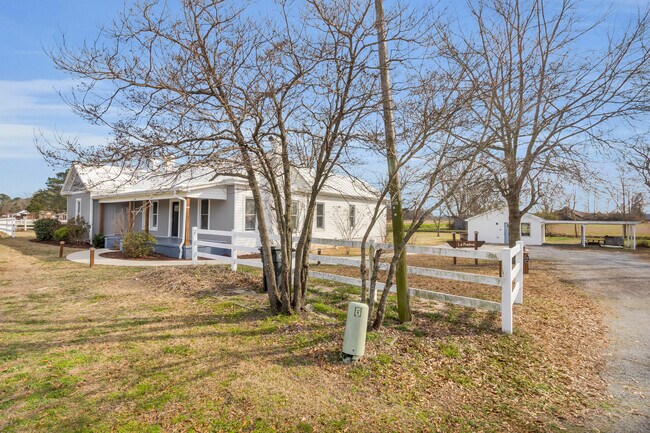 Building Photo - 801 NC-33