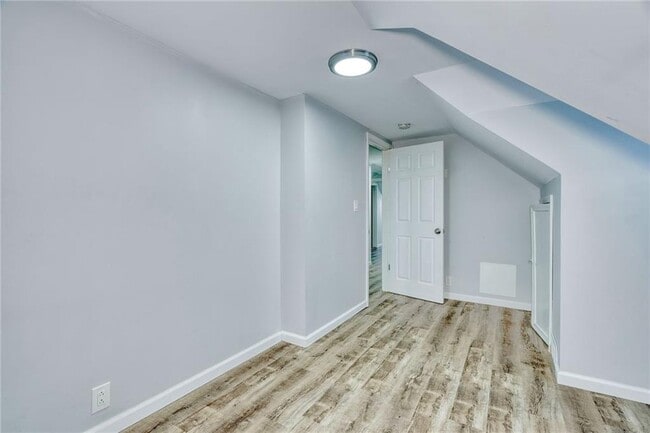 Building Photo - 1070 Gravel Rd