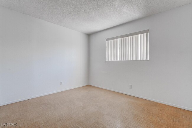 Building Photo - 2206 Sunnyslope Ave