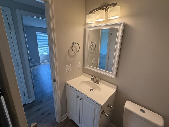 Building Photo - 3 BEDROOM CONDO. Walking Distance to University of NC-Charlotte