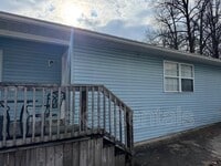 Building Photo - 100 Boncarbo Ln