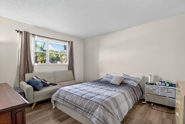Building Photo - 7820 S Colony Cir