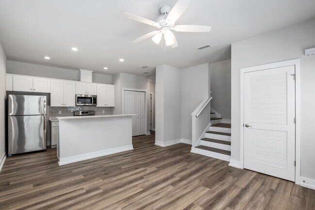 Building Photo - Stunning Brand-New 3-Bedroom, 3-Bathroom H...