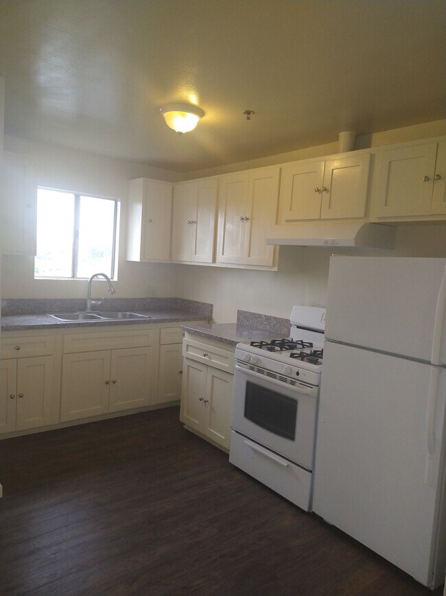 Floorplan - 8209-8211 S Broadway