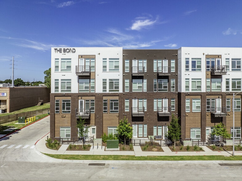 Primary Photo - The Bond