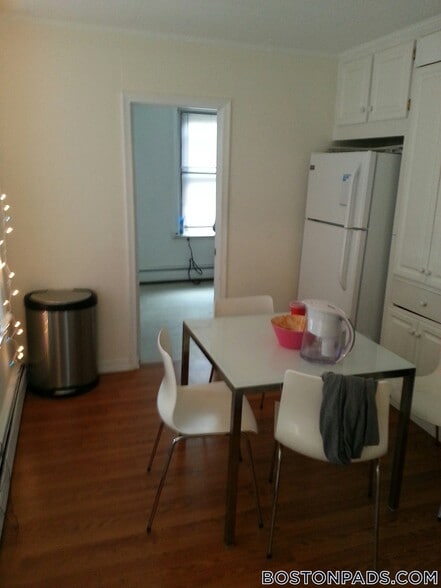 Building Photo - 92 Endicott St