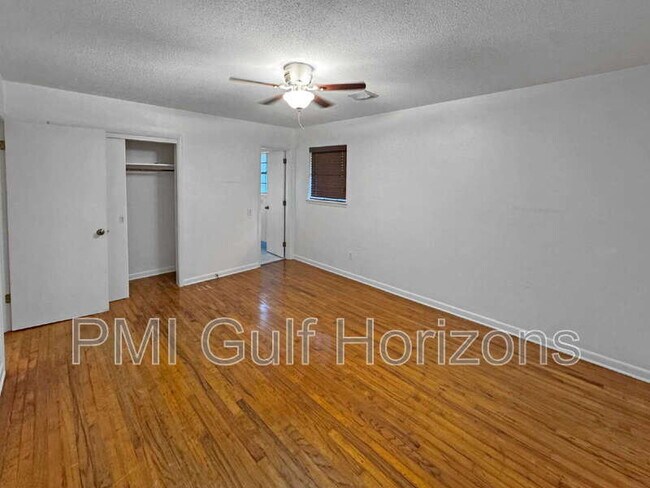 Building Photo - 8053 Malibu Cir
