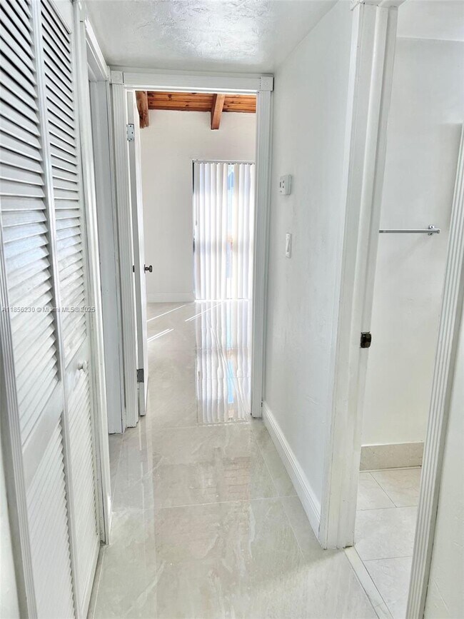 Building Photo - 15840 SW 90th Ct