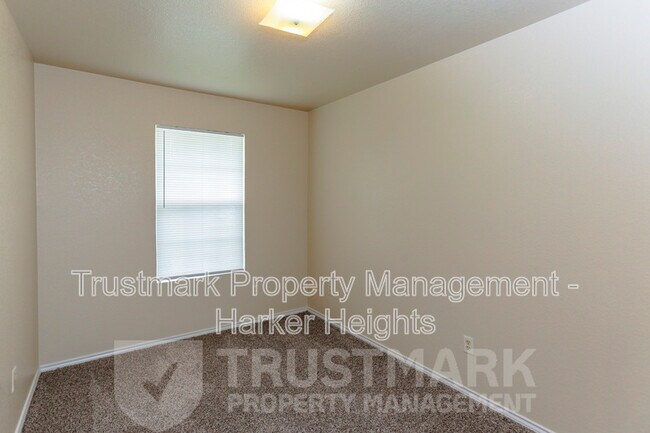 Building Photo - 4005 Madison Dr