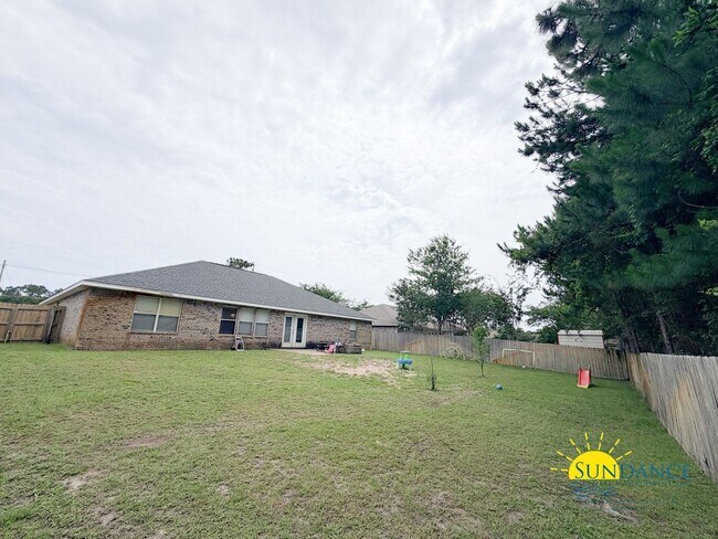 Building Photo - Desirable location & well-maintained 4BR home in Navarre!