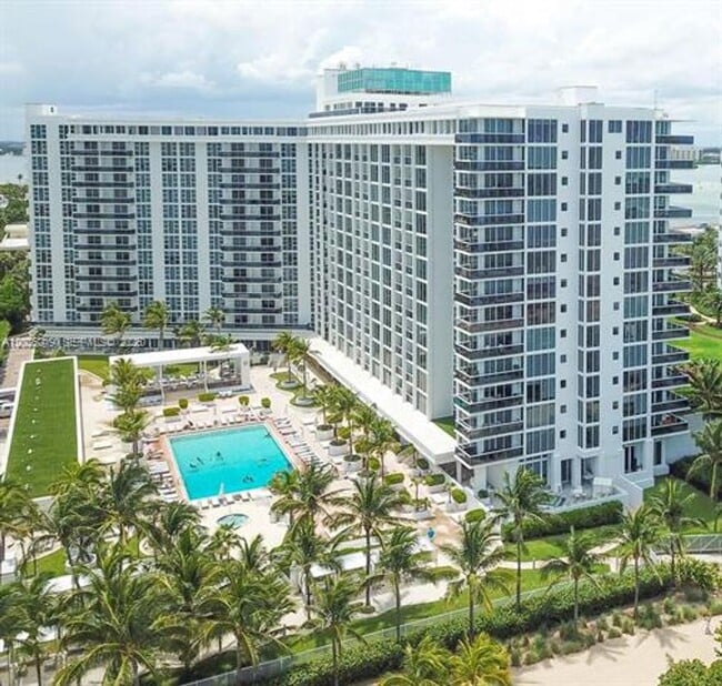 Building Photo - 10275 Collins Ave