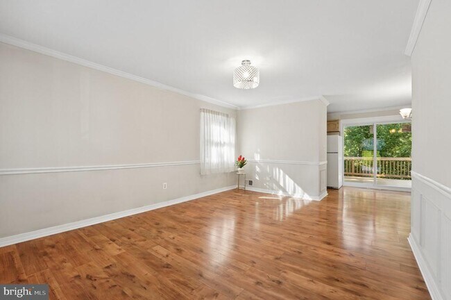 Building Photo - 229 Cabbel Dr