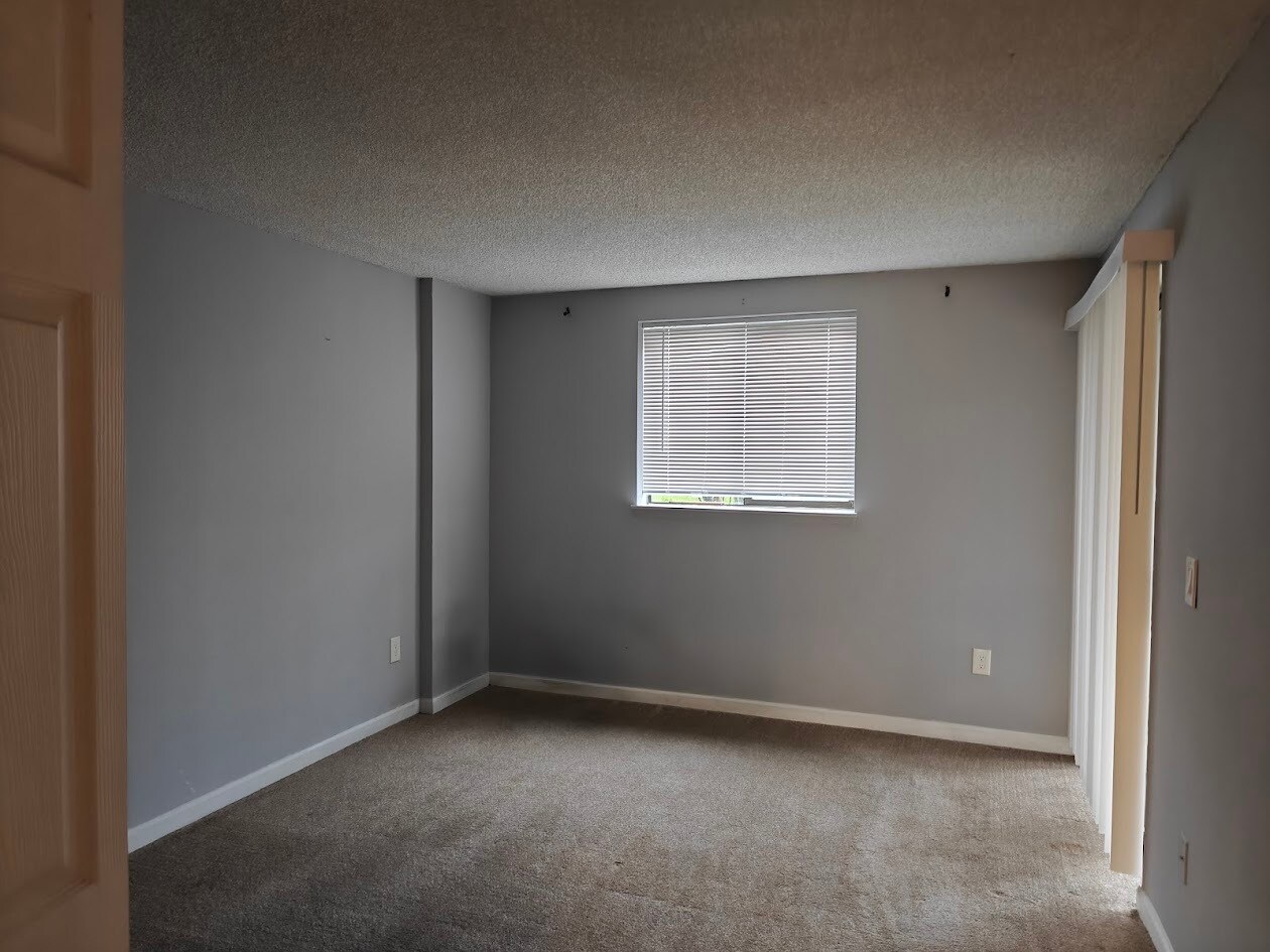 Building Photo - 611 SW 5th Ct