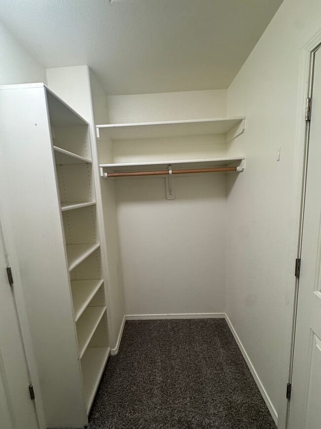 Building Photo - 3 bedroom in downtown Eagle River