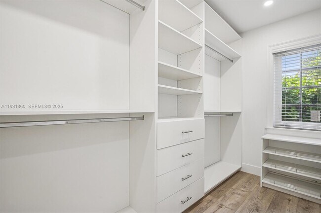 Building Photo - 3002 Segovia St