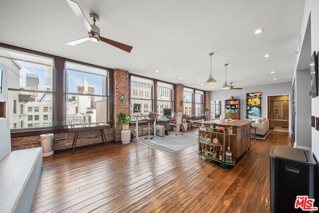 Primary Photo - 460 S Spring St