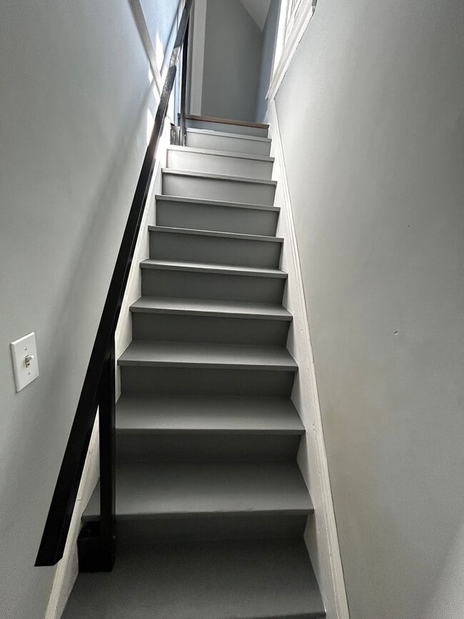 Building Photo - Beautiful Newly Renovated Home 3 BEDROOM 1 BATH, FENCED YARD, Bonus Space