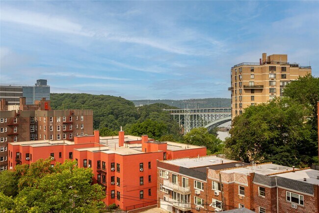 Building Photo - 555 Kappock St