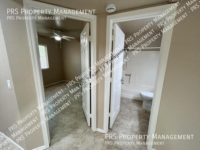 Building Photo - 551 S Lesueur-Unit 2