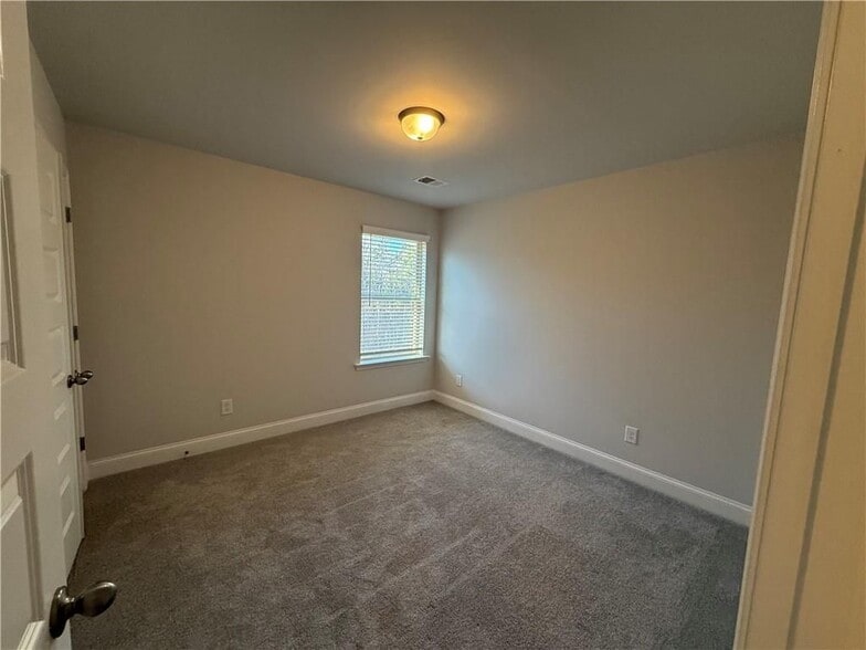 Building Photo - 345 Hellen Vly Dr