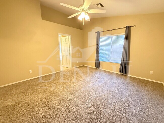 Building Photo - 923 E Monterey St