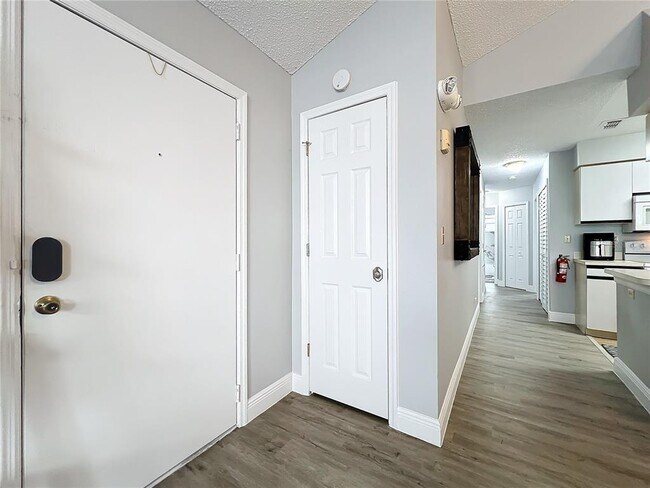 Building Photo - 2731 N Poinciana Blvd