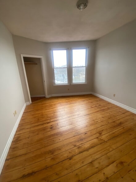 Building Photo - 10 Belmont St