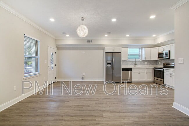Building Photo - 2232 Bienville St