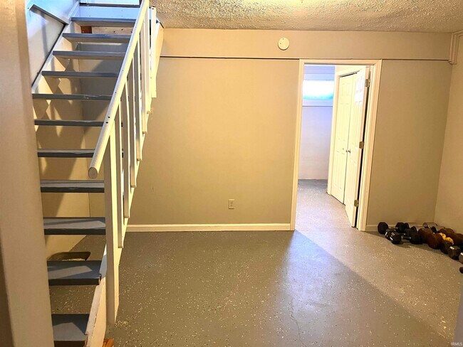 Building Photo - 519 E Graham Pl