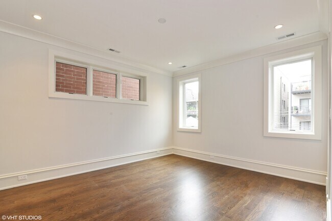 Building Photo - 3533 N Wilton Ave