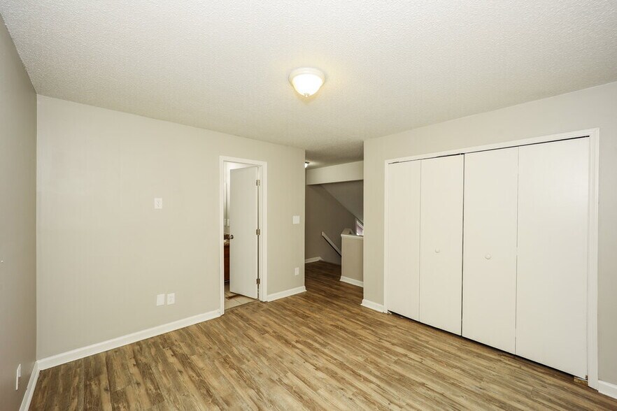 Building Photo - 8536 Pineland Dr