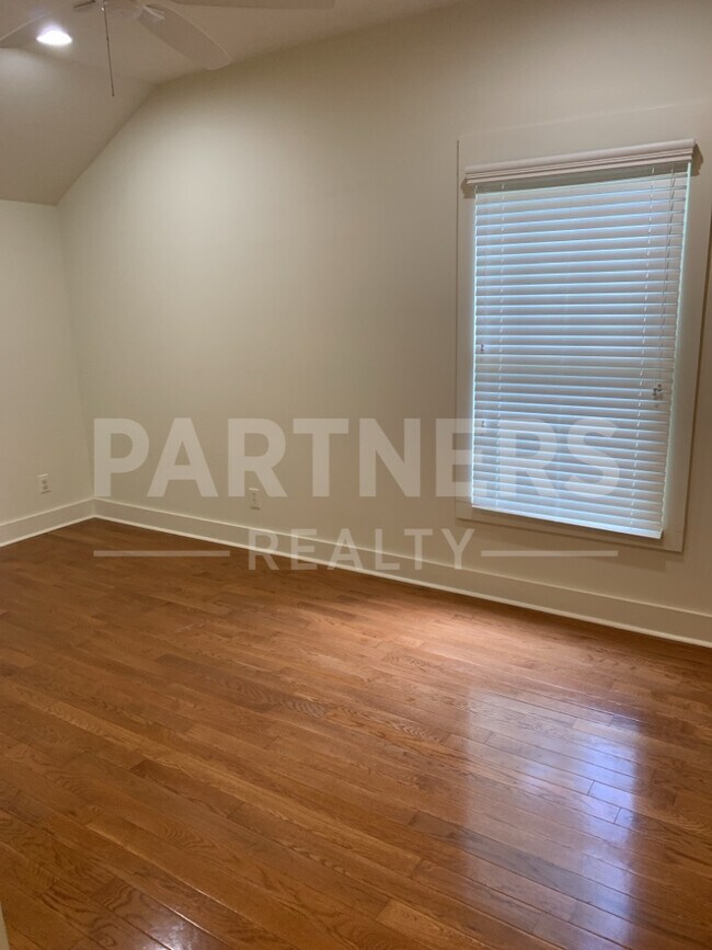 Building Photo - 19 Bungalow Ct