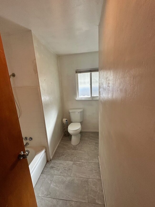 Building Photo - Well Located Home Near The University of T...