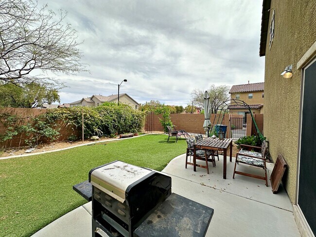 Building Photo - Stylish 3 Bedroom in Providence with Larger Yard on Corner Lot