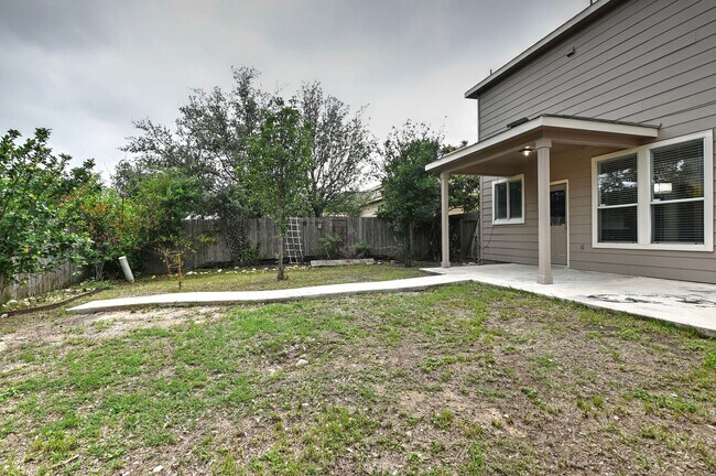 Building Photo - 5 bed | 3 bath | Corner lot | Fully remode...