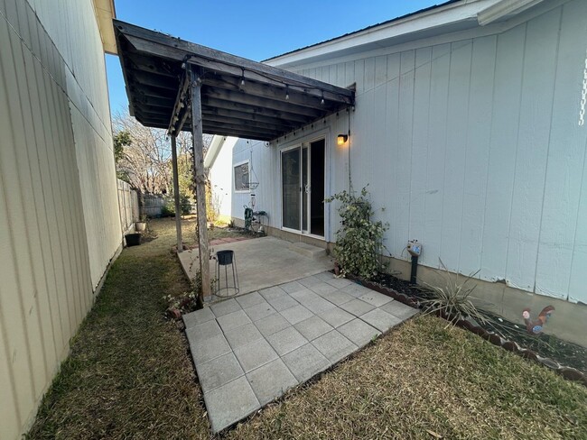 Building Photo - 3BED/2BATH Home For Rent Near Steubing Ranch! Available Now!