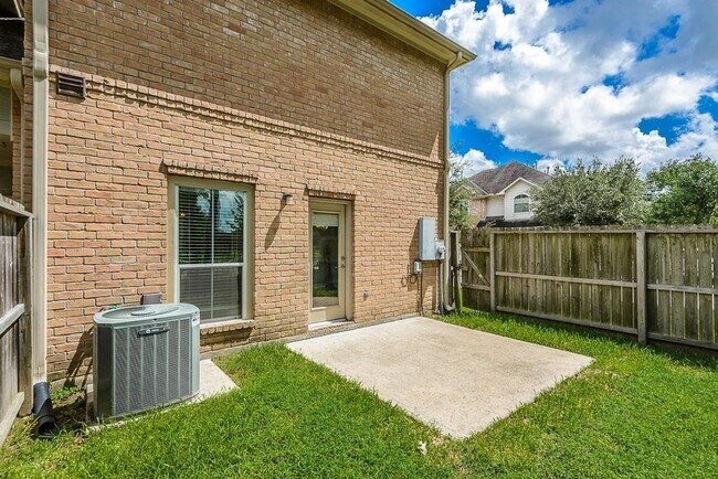 Building Photo - 12430 Timber Hollow