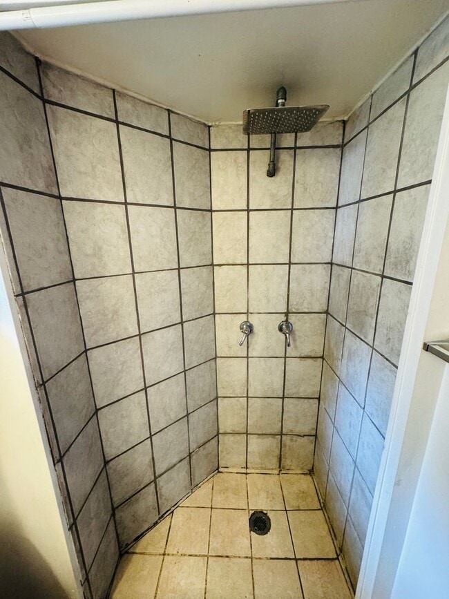 Building Photo - Spacious 3 Bedroom, 2 Bath in Lakewood! **Move-In Special***