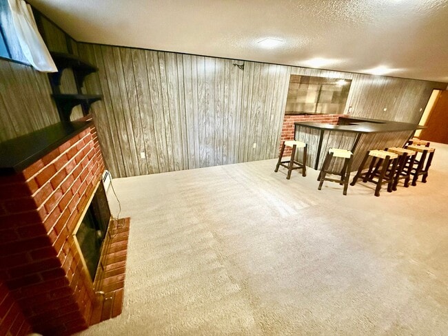 Building Photo - 4 Bedroom - 2 Bath Ranch Style Home with 2 car attached garage in Loveland, Colorado