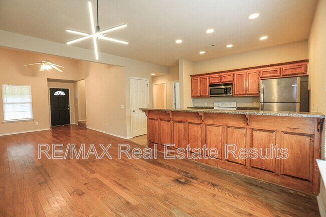 Building Photo - 3509 SW Deerfield Blvd