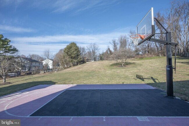 Building Photo - 2104 Steuben Way