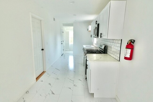 Building Photo - 264 Greylock Pkwy